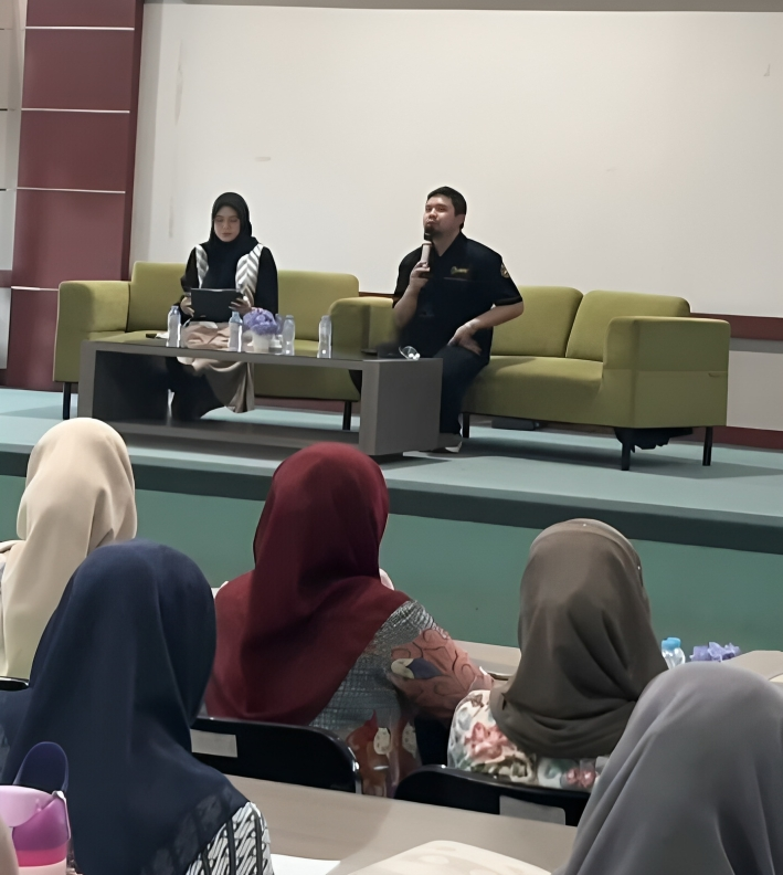 Foto Pemaparan Materi oleh Bapak Dea Aryandhana Mulyana Haris