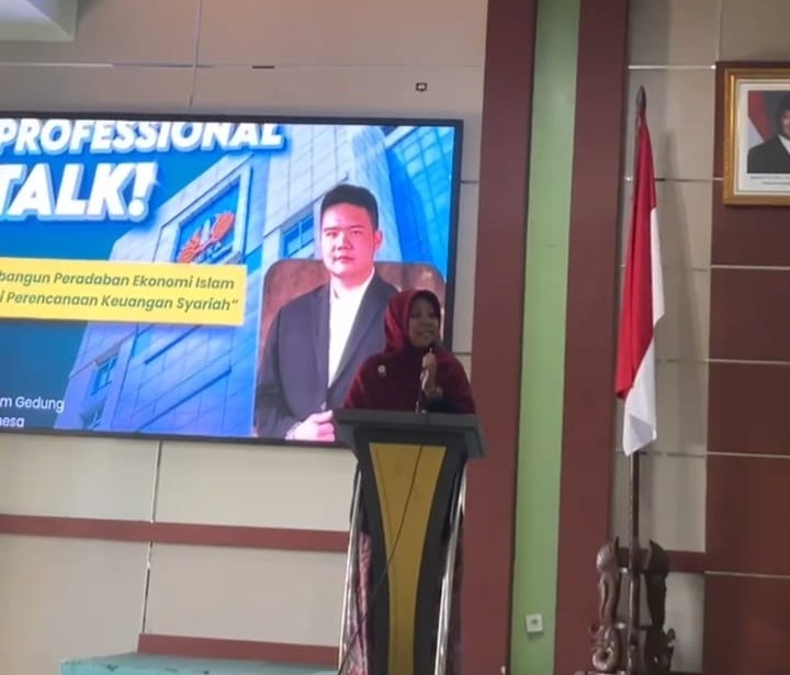 Foto Sambutan Koordinator Prodi S1 Ekonomi Islam FEB UNESA, Clarashinta Canggih, S.E., CIFP.