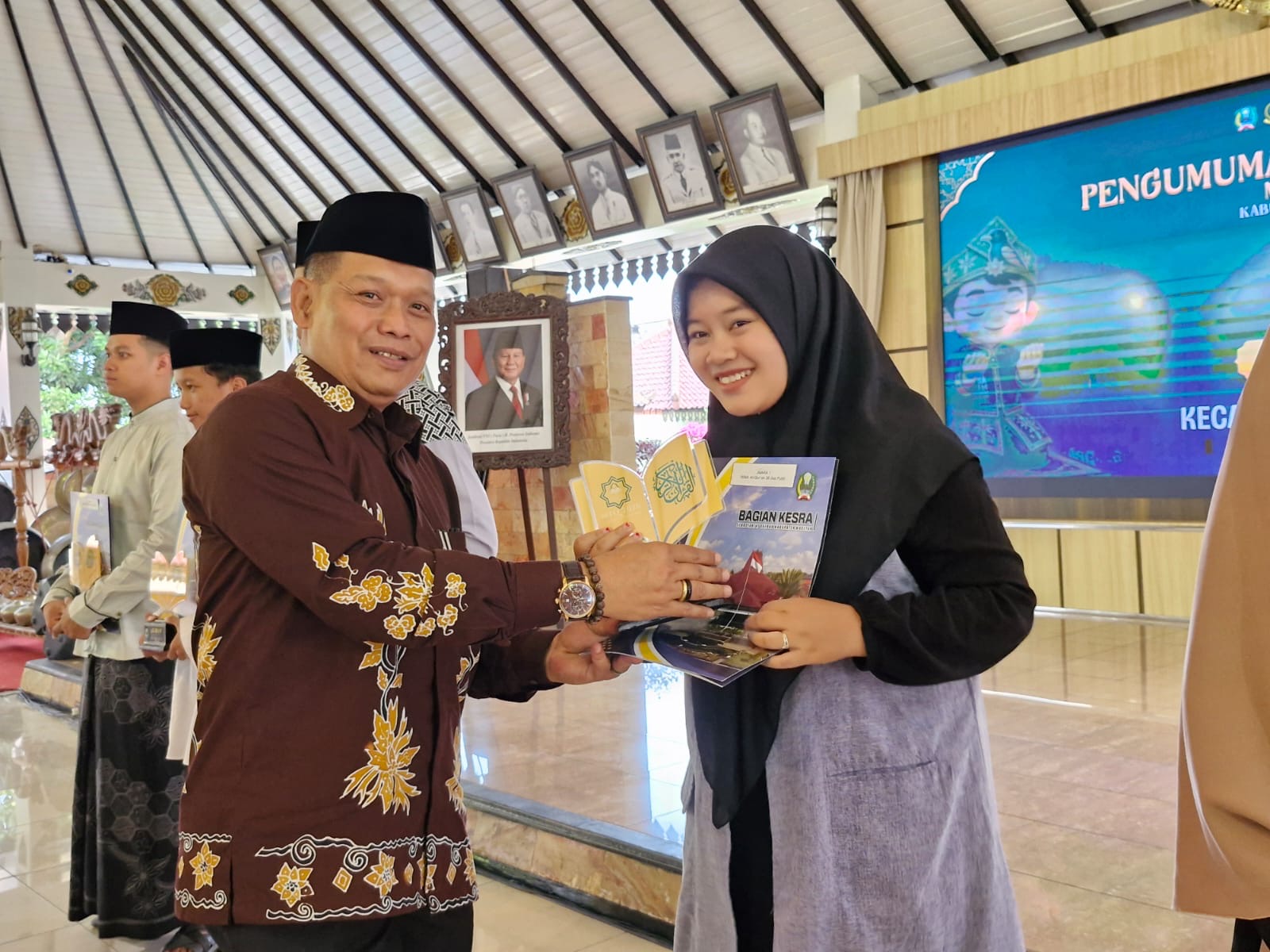 Bangga! Mahasiswa Prodi Ilmu Hukum UNESA Kampus 5, Zuiyin Zuhda, Raih Juara 1 MHQ 20 Juz MTQ Magetan 2026