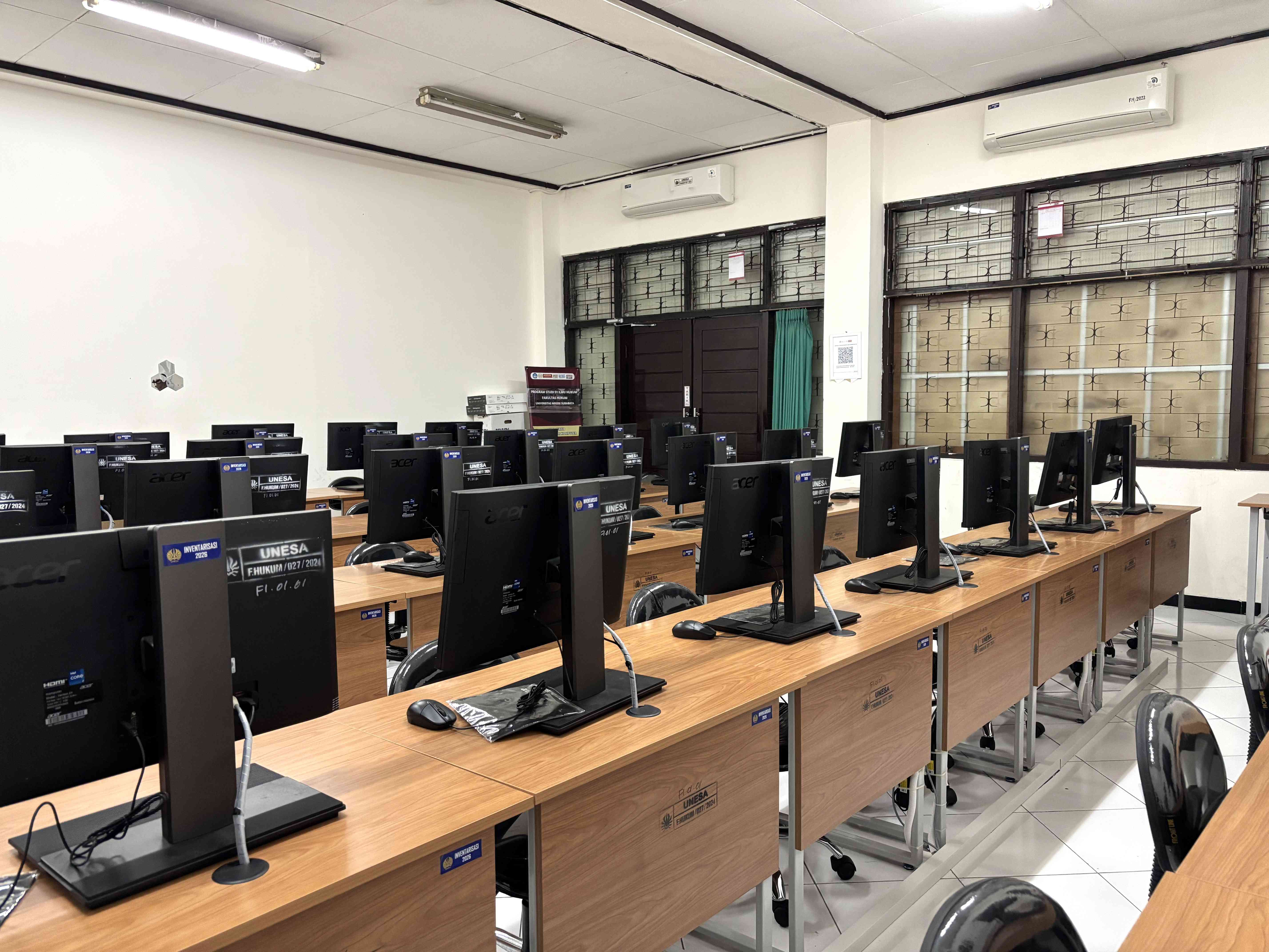 Lab Komputer Tampak Belakang