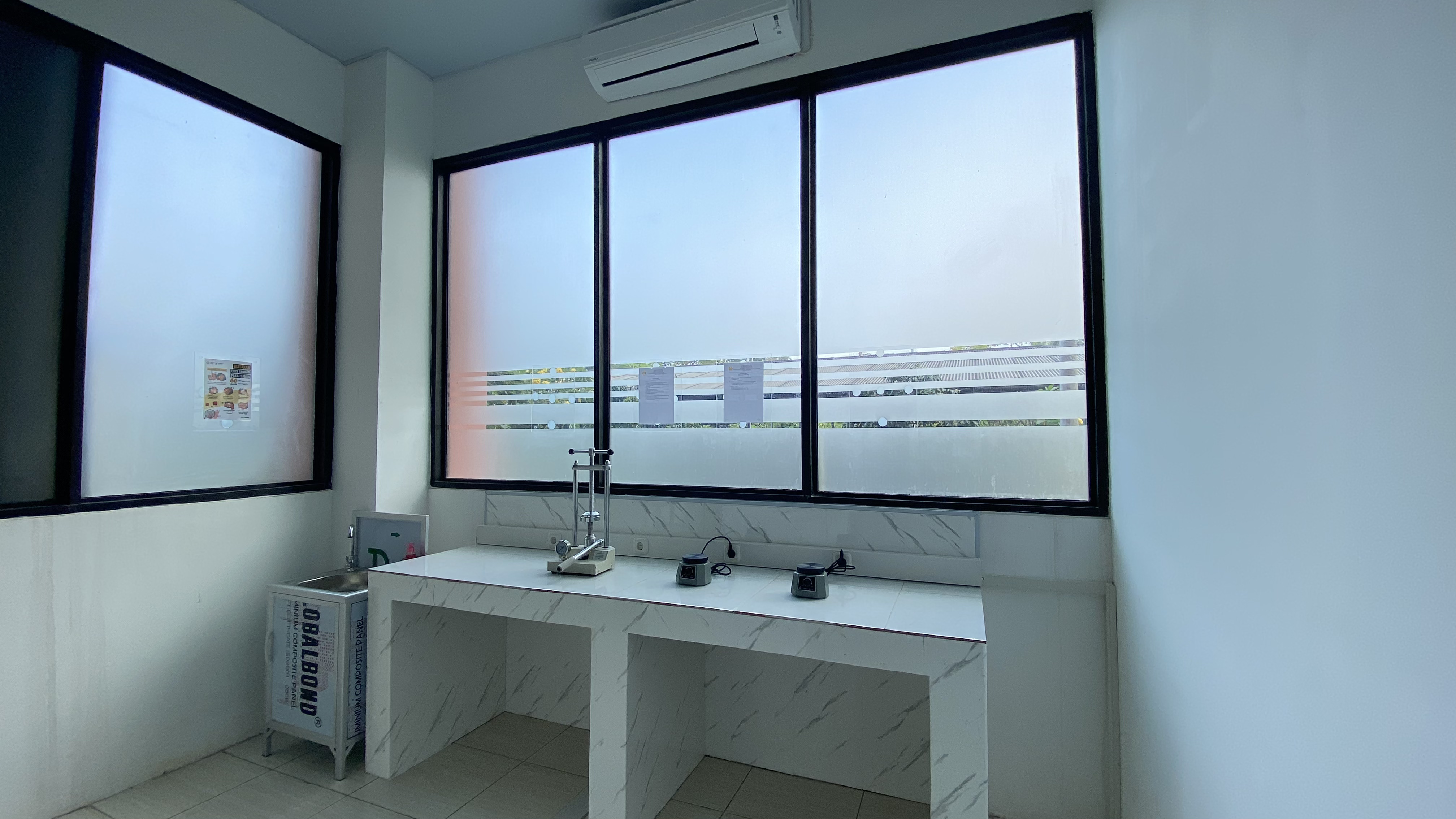Laboratorium Ilmu Teknologi Material Kedokteran Gigi (ITMKG) 3