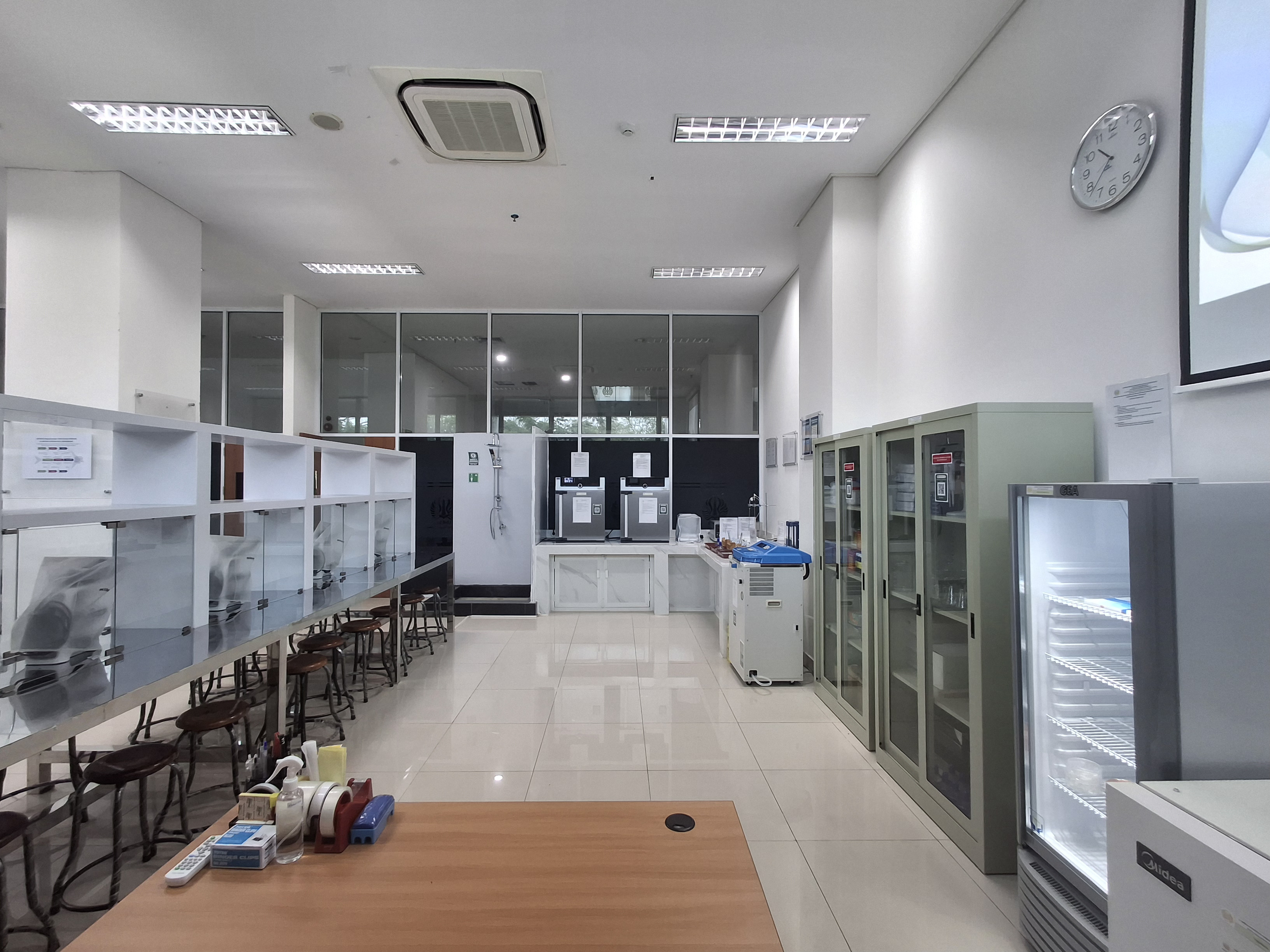 Laboratorium Mikrobiologi-Parasitologi 4