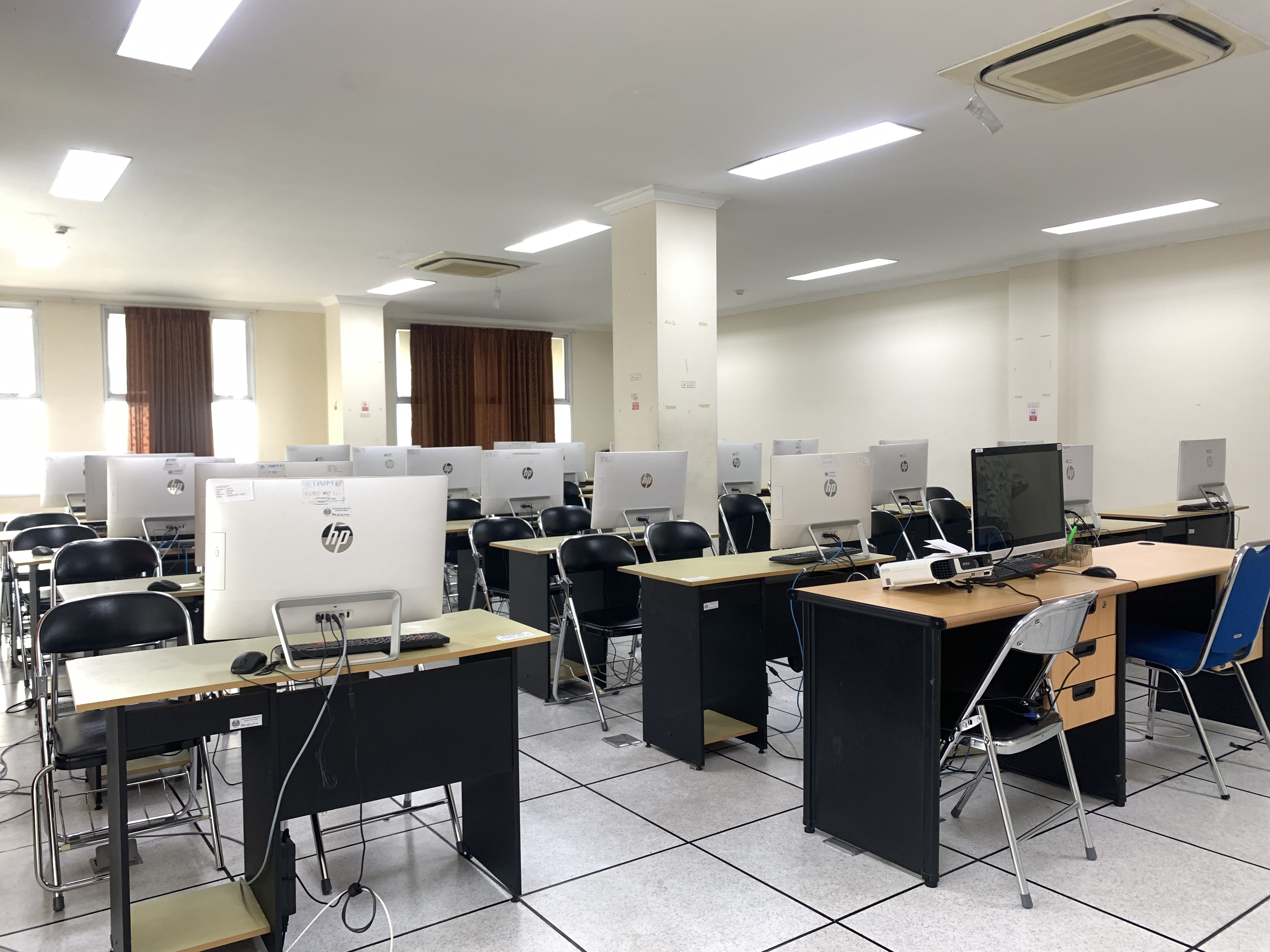 Laboratorium UNESA 4