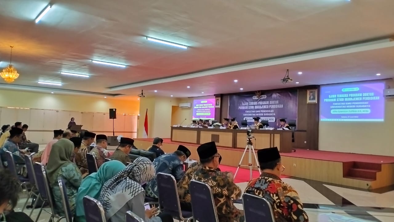 Jalani Sidang Terbuka Doktor Manajemen Pendidikan Unesa, Afifa Syamsun 