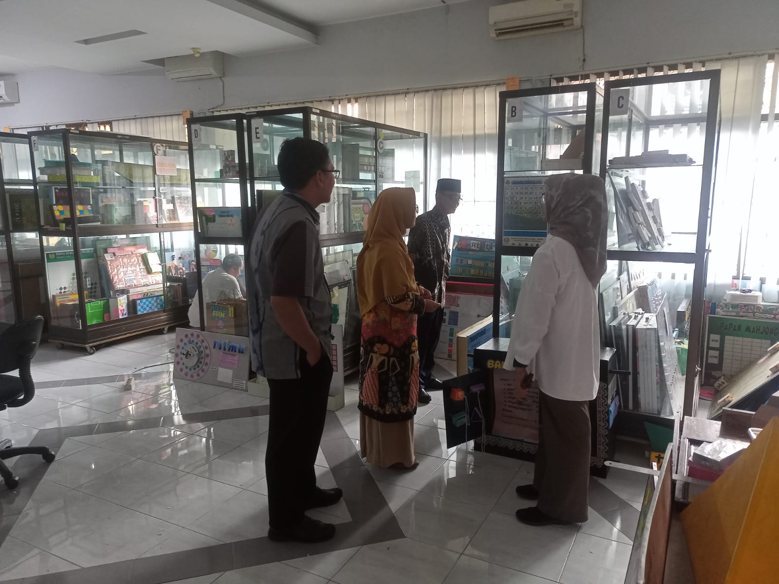 Delegasi UIN Surakarta saat kunjungan ke Laboratorium Media Pembelajaran Matematika Unesa.